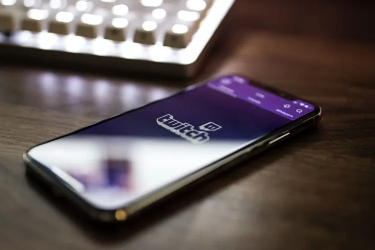 Change your stream title on twitch